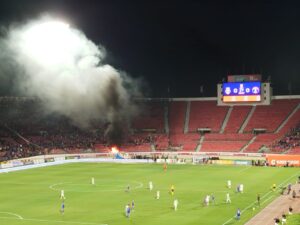 El incendio azul: El estadio imaginario, la casa de papel y el vacío de la hinchada